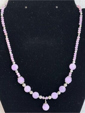 GIFT. Delicate lilac Necklace with pendant.Faceted beads,silver-tone spacers.18”